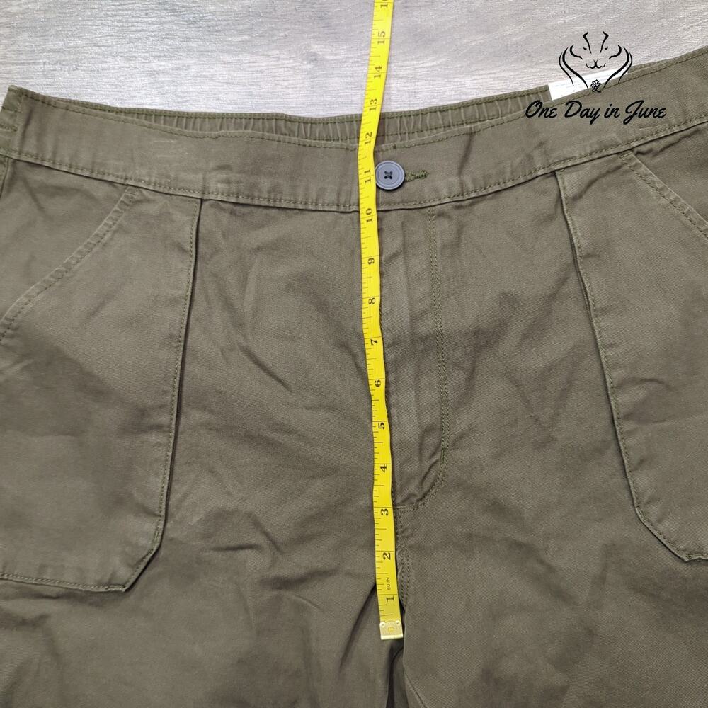 St. John's Bay Chino Shorts Size 40 - Picture 4 of 7